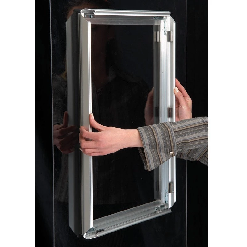 Snap Frame Vitrine 6 Snap Frame Vitrine – Image 6